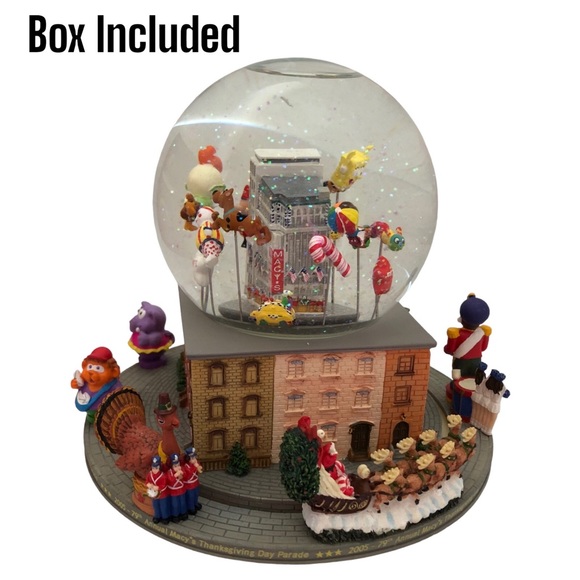2005 Macy's Thanksgiving Day Parade Musical Snow Globe Santa Is Coming To Town - Picture 3 of 17